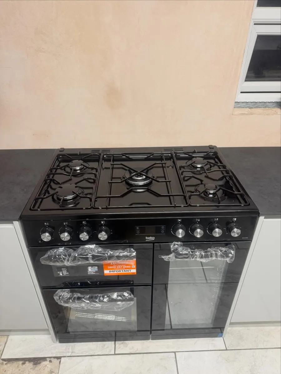 Black dual fuel range cooker connected and ready to use